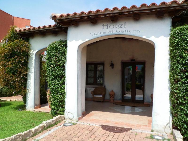 Hotel Terra Di Gallura Budoni Exteriör bild