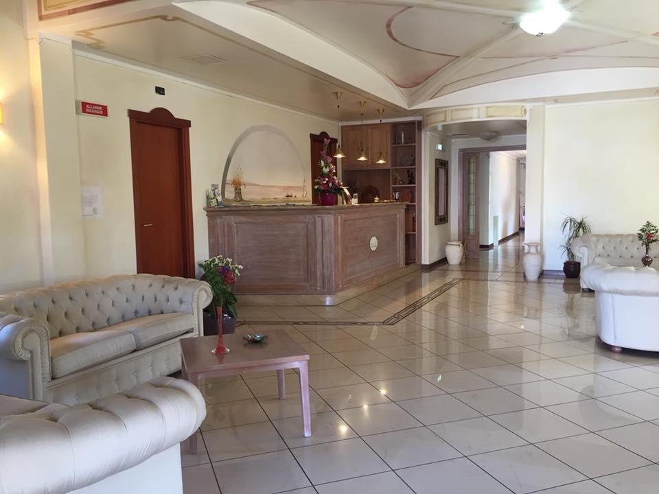 Hotel Terra Di Gallura Budoni Exteriör bild